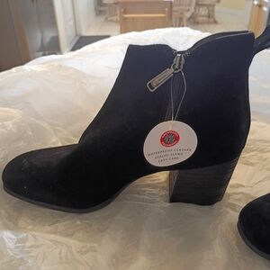 Blondo Black Suede Ankle Booties with Side Zip NWT 10 MSRP Nordstrom $198